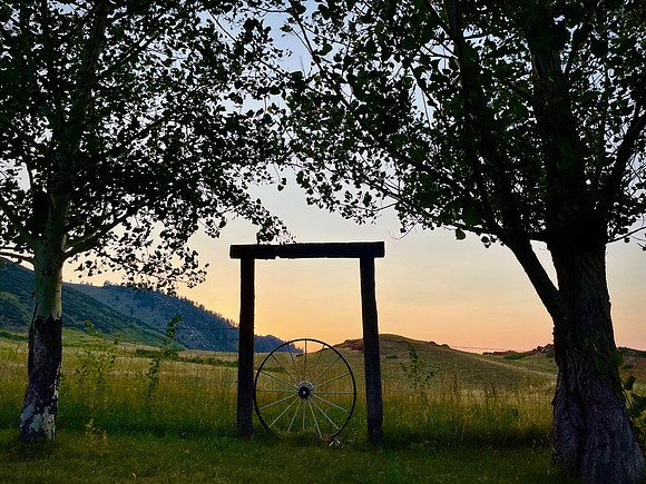 Dusk, Wagonwheel